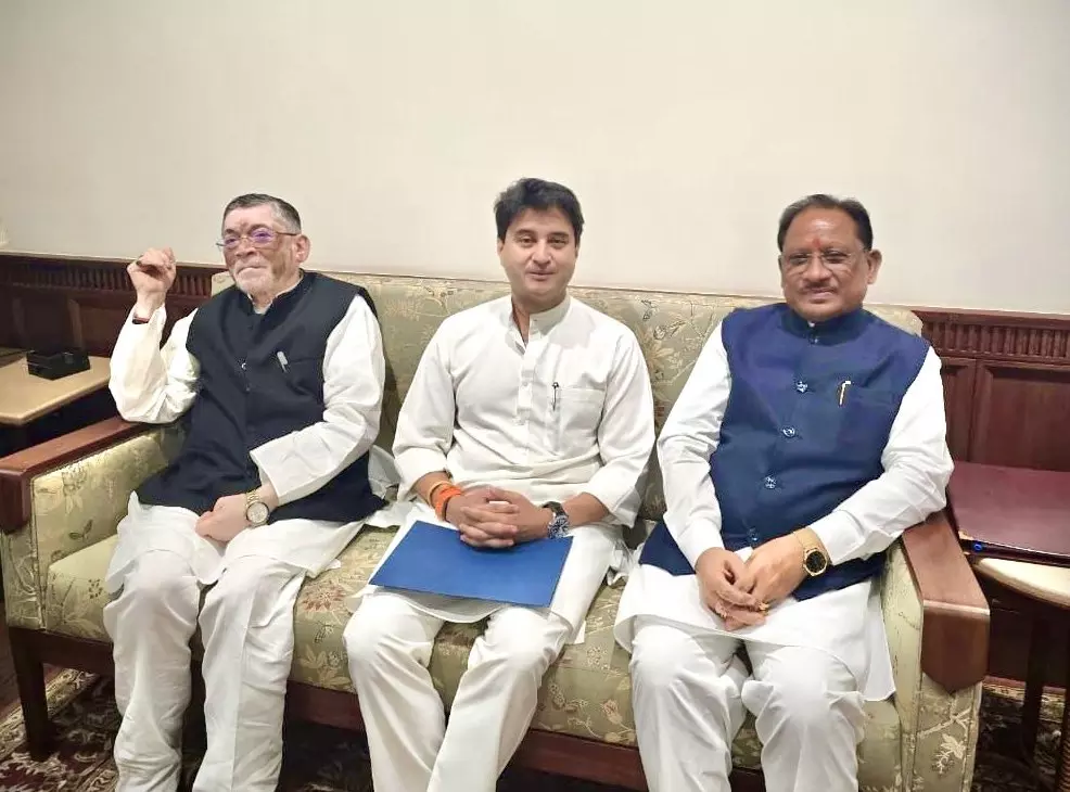 केंद्रीय मंत्री ज्योतिरादित्य सिंधिया से मिले CM विष्णुदेव साय केंद्रीय मंत्री ज्योतिरादित्य सिंधिया से मिले CM विष्णुदेव साय