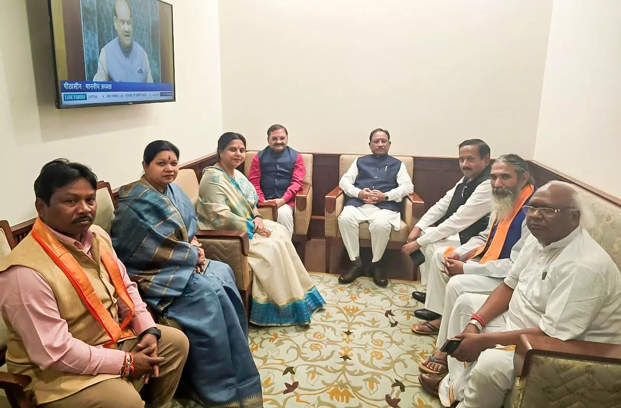 संसद भवन में छत्तीसगढ़ के भाजपा सांसदों से CM साय ने की मुलाकात संसद भवन में छत्तीसगढ़ के भाजपा सांसदों से CM साय ने की मुलाकात