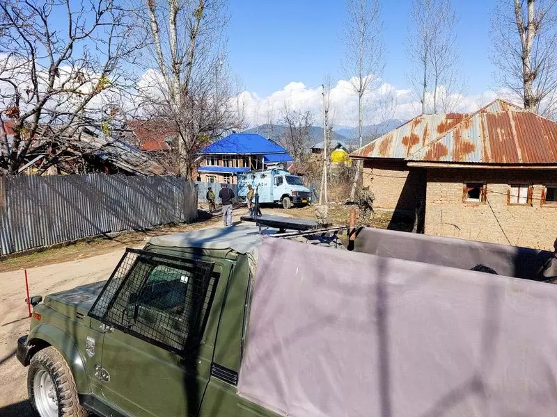 Handwara में सुरक्षा बलों के साथ मुठभेड़ में आतंकवादी मारा गया Handwara में सुरक्षा बलों के साथ मुठभेड़ में आतंकवादी मारा गया