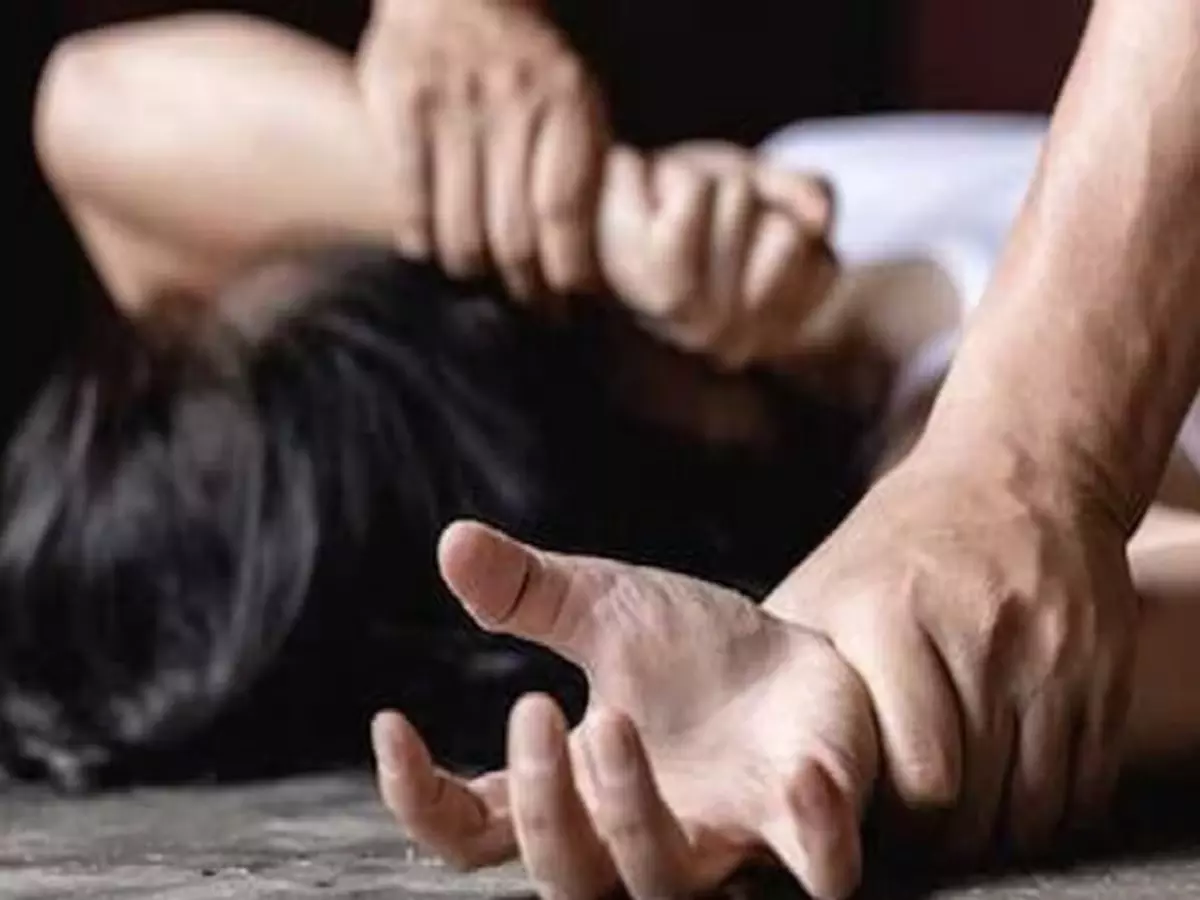 पेट दर्द से तड़प रही महिला के साथ गैंगरेप, बैगा और उसका सहयोगी अरेस्ट पेट दर्द से तड़प रही महिला के साथ गैंगरेप, बैगा और उसका सहयोगी अरेस्ट