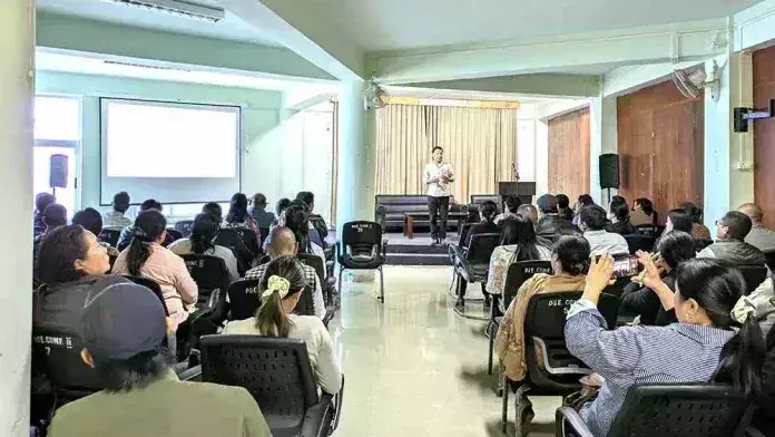 एसएमसी और SMDC के लिए ब्लॉक स्तर पर संवेदनशीलता और प्रशिक्षण एसएमसी और SMDC के लिए ब्लॉक स्तर पर संवेदनशीलता और प्रशिक्षण