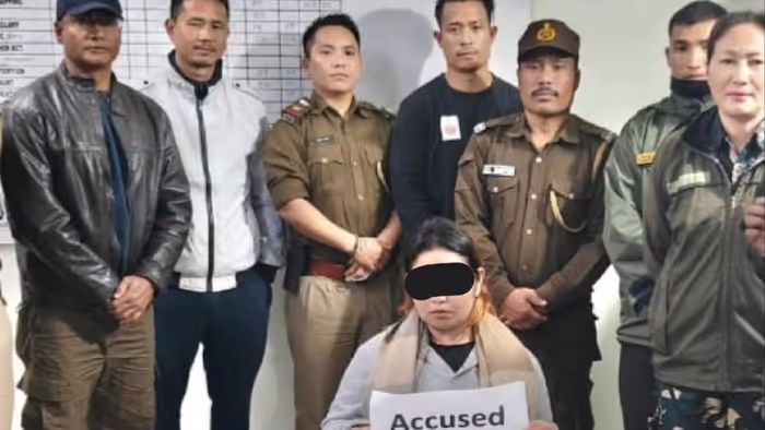 Arunachal : नाहरलागुन पुलिस ने संदिग्ध हेरोइन के साथ महिला ड्रग तस्कर को पकड़ा Arunachal : नाहरलागुन पुलिस ने संदिग्ध हेरोइन के साथ महिला ड्रग तस्कर को पकड़ा