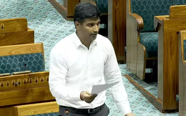 अधिक चीनी वाले खाद्य पदार्थों पर 28% कर लगाएं: Lavu Srikrishna Deva Rayalu अधिक चीनी वाले खाद्य पदार्थों पर 28% कर लगाएं: Lavu Srikrishna Deva Rayalu