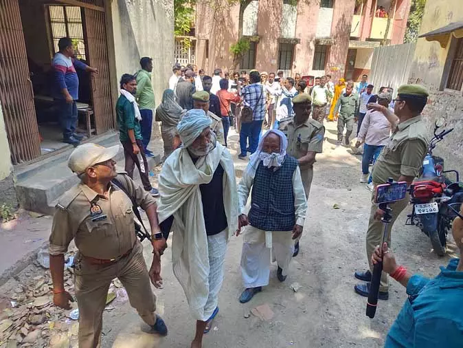 24 की हत्या का मामला, कोर्ट ने 3 दोषियों को सुनाई फांसी की सजा, फैसला सुनते ही फूट-फूटकर रोए 24 की हत्या का मामला, कोर्ट ने 3 दोषियों को सुनाई फांसी की सजा, फैसला सुनते ही फूट-फूटकर रोए