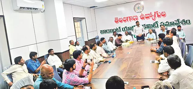 भू भारती लागू होते ही ग्राम प्रशासन अधिकारियों की नियुक्ति की जाएगी: Lachi Reddy भू भारती लागू होते ही ग्राम प्रशासन अधिकारियों की नियुक्ति की जाएगी: Lachi Reddy