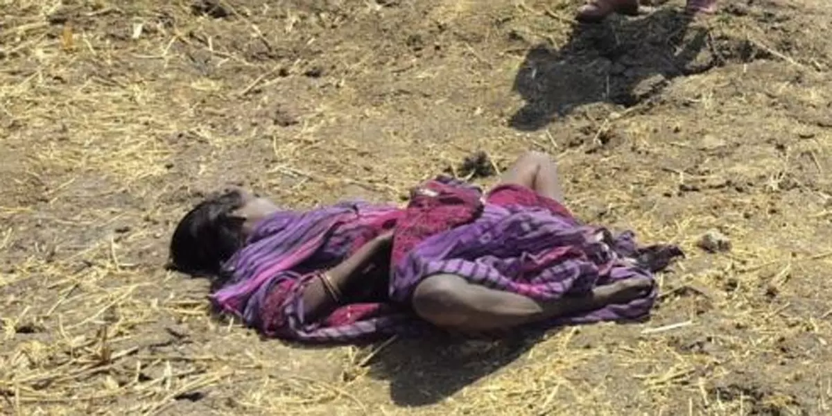 रायपुर : महिला की हत्या कर सड़क किनारे लाश फेंकने की आशंका रायपुर : महिला की हत्या कर सड़क किनारे लाश फेंकने की आशंका