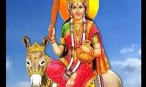 Sheetala Ashtami 2025 Muhurat: इस शुभ मुहूर्त में करें शीतला अष्टमी की पूजा, मिलेगी देवी मां की अपार कृपा, ये बीमारियां भी रहेंगी दूर