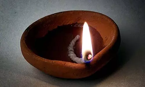 दीये की आग से बच्ची की मौत, परिजन सदमे में