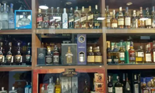 बुरहानपुर की शराब की 44 दुकानें 155 करोड़ में नीलाम