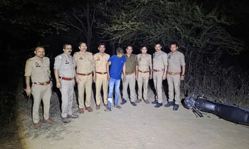 20 हजार के इनामी बदमाश को सूरजपुर पुलिस ने मुठभेड़ में किया गिरफ्तार 20 हजार के इनामी बदमाश को सूरजपुर पुलिस ने मुठभेड़ में किया गिरफ्तार