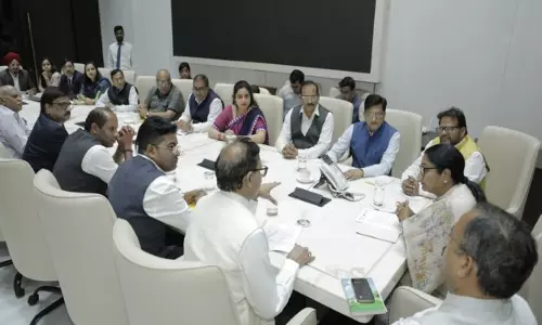 Delhi CM ने 2025-26 के बजट के लिए चार्टर्ड अकाउंटेंट्स से सलाह ली