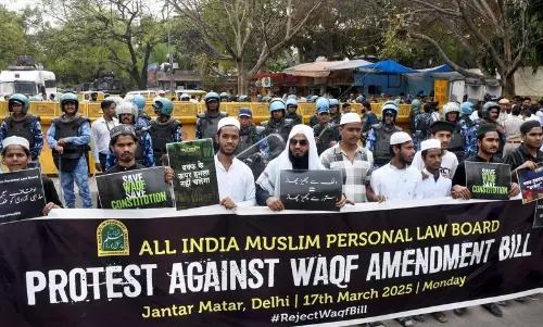 Delhi: मुस्लिम लॉ बोर्ड ने जंतर-मंतर पर वक्फ बिल के खिलाफ प्रदर्शन किया