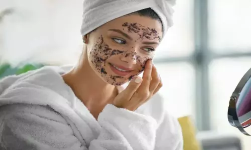 Homemade Scrub: चायपत्ती से बनाएं ये आसान स्क्रब, पाएं चमकदार और निखरी त्वचा Homemade Scrub: चायपत्ती से बनाएं ये आसान स्क्रब, पाएं चमकदार और निखरी त्वचा