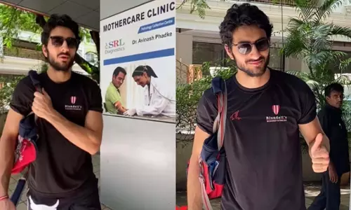 Entertainment : इब्राहिम अली खान ने पैपराजी को दिए पोज Entertainment : इब्राहिम अली खान ने पैपराजी को दिए पोज