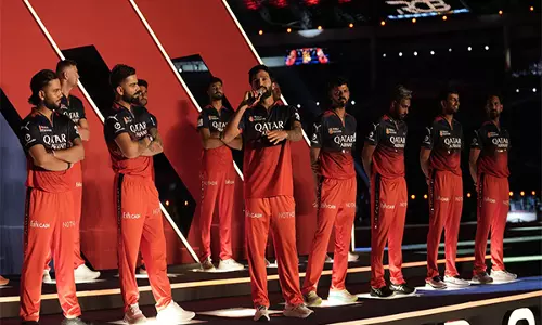 रॉयल चैलेंजर्स बेंगलुरु की 12वीं मैन आर्मी ने RCB अनबॉक्स में क्रिकेट का आनंद लिया