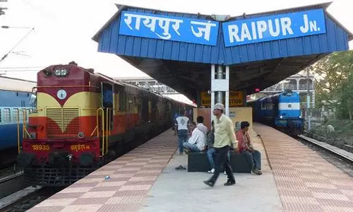 36 ट्रेनों को कैंसिल किया गया, यात्रियों को अप्रैल में होगी ज्यादा परेशानी 36 ट्रेनों को कैंसिल किया गया, यात्रियों को अप्रैल में होगी ज्यादा परेशानी