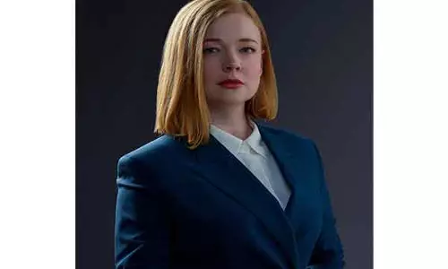 Sarah Snook ने खुलासा किया कि टेलर स्विफ्ट ने उन्हें ब्रॉडवे की नई भूमिका के लिए तैयार होने में कैसे मदद की