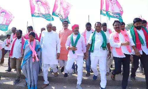 BRS ने रामागुंडम से गोदावरी थल्ली कन्नीति गोसा महापदयात्रा शुरू की BRS ने रामागुंडम से गोदावरी थल्ली कन्नीति गोसा महापदयात्रा शुरू की