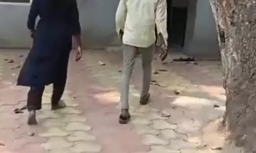पत्नी को पीटते-पीटते थाने लेकर पहुंचा पति पत्नी को पीटते-पीटते थाने लेकर पहुंचा पति