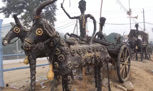 सूरजकुंड अंतरराष्ट्रीय क्राफ्ट मेला हरियाणा में अंकुश की मूर्तियां