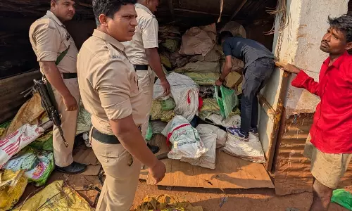 रायपुर और अभनपुर में कबाड़ियों पर एक्शन, चोरी के सामान खरीदे रहे थे