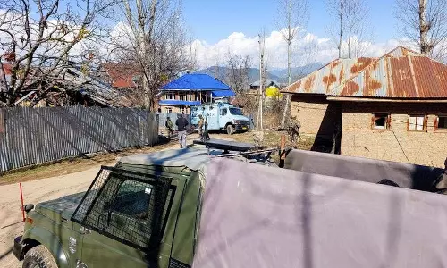 Handwara में सुरक्षा बलों के साथ मुठभेड़ में आतंकवादी मारा गया