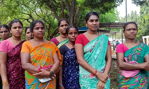 Tamil Nadu: स्कूल में शौचालय भवन खुलवाने के लिए कलेक्टर को याचिका