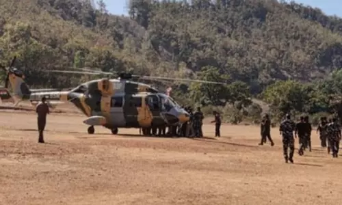 पुलिस-नक्सली मुठभेड़, आईईडी ब्लास्ट में CRPF के सब इंस्पेक्टर जख्मी पुलिस-नक्सली मुठभेड़, आईईडी ब्लास्ट में CRPF के सब इंस्पेक्टर जख्मी