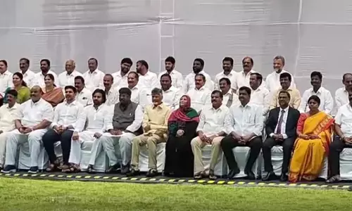 Andhra: एपी विधानसभा परिसर में विधायकों और एमएलसी के लिए फोटो सत्र Andhra: एपी विधानसभा परिसर में विधायकों और एमएलसी के लिए फोटो सत्र