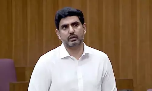 YSRCP एमएलसी को सदन में लाने के लिए मार्शलों का इस्तेमाल किया जाना चाहिए YSRCP एमएलसी को सदन में लाने के लिए मार्शलों का इस्तेमाल किया जाना चाहिए