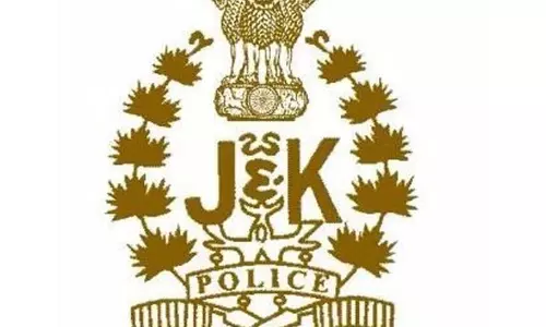 Jammu: पूर्व सैनिक को ‘धोखा’ देने के आरोप में 6 के खिलाफ लुकआउट नोटिस जारी Jammu: पूर्व सैनिक को ‘धोखा’ देने के आरोप में 6 के खिलाफ लुकआउट नोटिस जारी