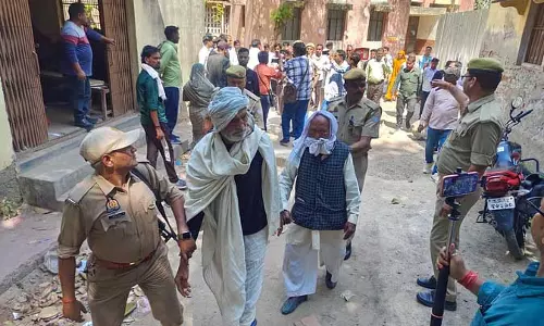 24 की हत्या का मामला, कोर्ट ने 3 दोषियों को सुनाई फांसी की सजा, फैसला सुनते ही फूट-फूटकर रोए 24 की हत्या का मामला, कोर्ट ने 3 दोषियों को सुनाई फांसी की सजा, फैसला सुनते ही फूट-फूटकर रोए