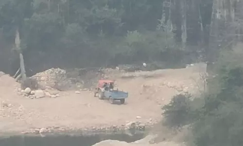 Himachal: खनन से पठानकोट-जोगिंदरनगर रेल ट्रैक पर रेलवे पुल को खतरा