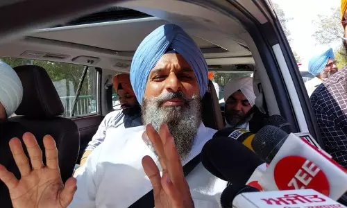 ड्रग्स मामले में बिक्रम मजीठिया से एक और दौर की पूछताछ ड्रग्स मामले में बिक्रम मजीठिया से एक और दौर की पूछताछ