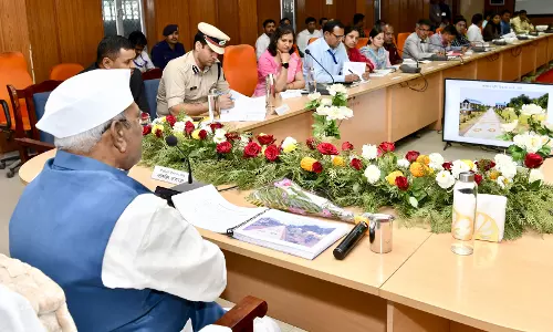 Jaipur: राज्यपाल ने ली जिला स्तरीय अधिकारियों की बैठक