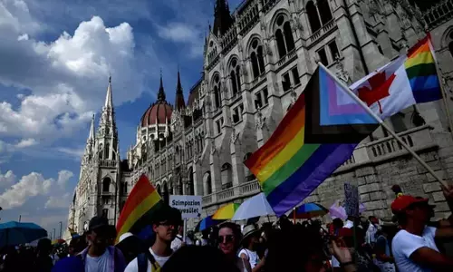 हंगरी ने LGBTQ+ अधिकारों पर शिकंजा कसते हुए गर्व कार्यक्रमों पर प्रतिबंध लगाने वाला कानून बनाया
