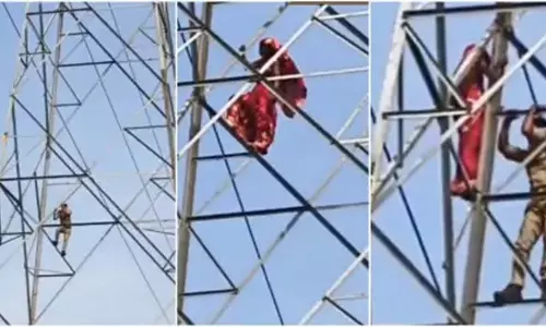 पति से झगड़े के बाद पत्नी ने उठाया खौफनाक कदम, देखें VIDEO पति से झगड़े के बाद पत्नी ने उठाया खौफनाक कदम, देखें VIDEO