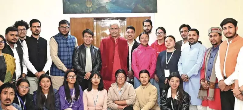 एलजी सिन्हा ने लद्दाख से आए युवा प्रतिनिधिमंडल से बातचीत की एलजी सिन्हा ने लद्दाख से आए युवा प्रतिनिधिमंडल से बातचीत की