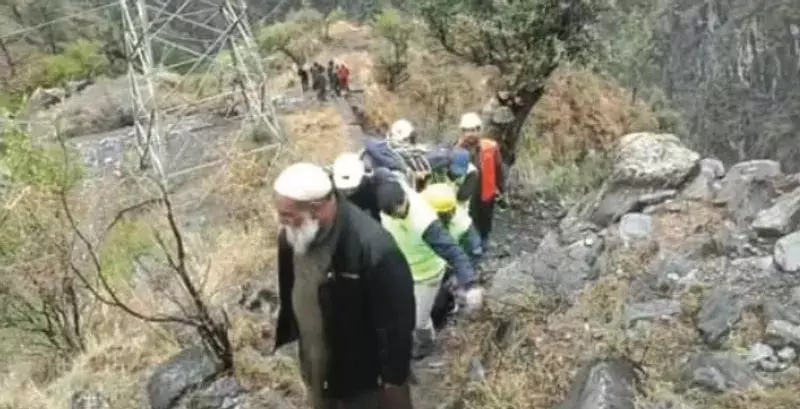 Banihal राजमार्ग बचाव और राहत के बेरोजगार नायक Banihal राजमार्ग बचाव और राहत के बेरोजगार नायक