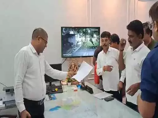 कांग्रेस पार्षद को नोटिस, बिना अनुमति के ये काम करने का आरोप कांग्रेस पार्षद को नोटिस, बिना अनुमति के ये काम करने का आरोप