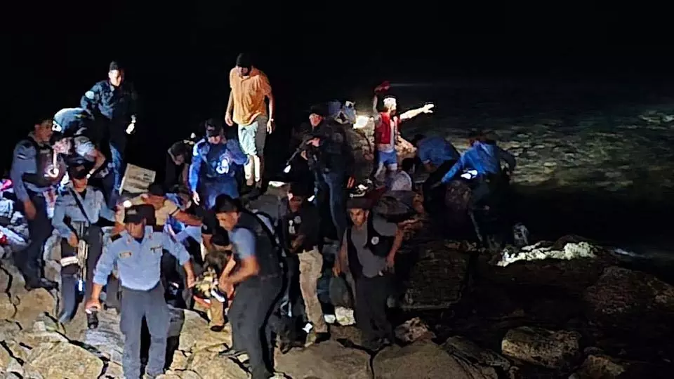 Honduras Plane crash : मशहूर संगीतकार ऑरेलियो मार्टिनेज समेत 12 की मौत Honduras Plane crash : मशहूर संगीतकार ऑरेलियो मार्टिनेज समेत 12 की मौत