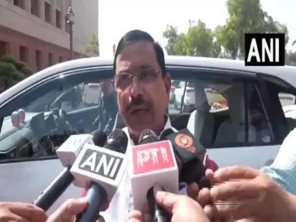 नागपुर हिंसा: केंद्रीय मंत्री Prahlad Joshi ने कहा कि सरकार दोषियों के खिलाफ कार्रवाई करेगी नागपुर हिंसा: केंद्रीय मंत्री Prahlad Joshi ने कहा कि सरकार दोषियों के खिलाफ कार्रवाई करेगी