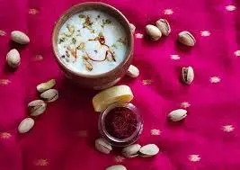 Kesar Pista Lassi Recipe: केसर पिस्ता लस्सी के साथ लें गर्मियों का मजा Kesar Pista Lassi Recipe: केसर पिस्ता लस्सी के साथ लें गर्मियों का मजा