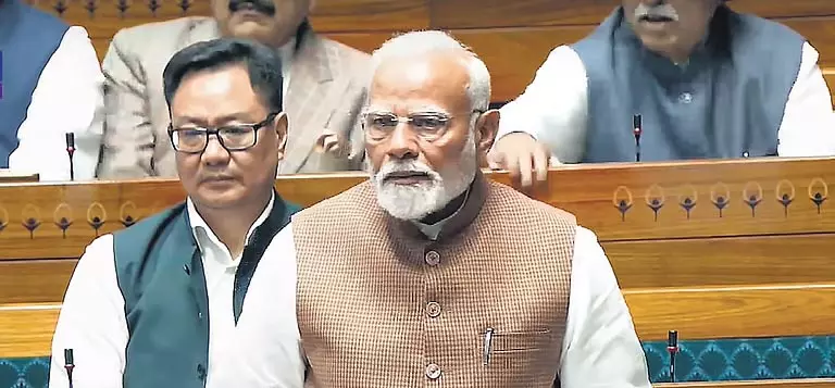 Delhi: मोदी के महाकुंभ वाले बयान पर हंगामा Delhi: मोदी के महाकुंभ वाले बयान पर हंगामा