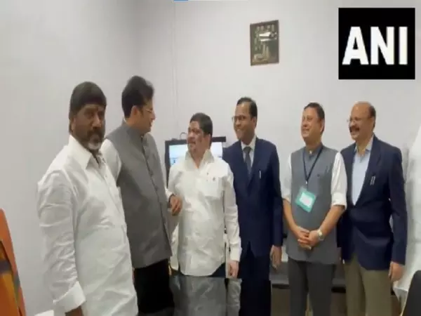 राज्य बजट पेश करने से पहले Telangana Deputy CM का गर्मजोशी से स्वागत किया गया राज्य बजट पेश करने से पहले Telangana Deputy CM का गर्मजोशी से स्वागत किया गया