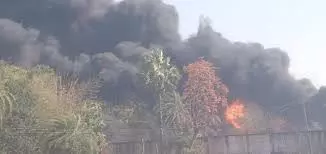 Jharkhand : इंडियन ऑयल डिपो में लगी भीषण आग, दो गांव खाली कराए गए Jharkhand : इंडियन ऑयल डिपो में लगी भीषण आग, दो गांव खाली कराए गए