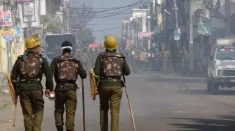 Nagpur: स्थिति नियंत्रण में, शहर के शिक्षण केंद्र में जारी पुलिस Nagpur: स्थिति नियंत्रण में, शहर के शिक्षण केंद्र में जारी पुलिस