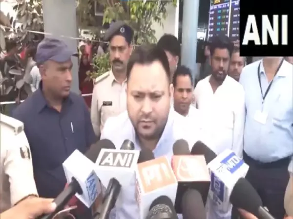 तेजस्वी यादव ने जमीन के बदले नौकरी मामले में राबड़ी देवी से ED द्वारा पूछताछ को लेकर भाजपा की आलोचना की तेजस्वी यादव ने जमीन के बदले नौकरी मामले में राबड़ी देवी से ED द्वारा पूछताछ को लेकर भाजपा की आलोचना की
