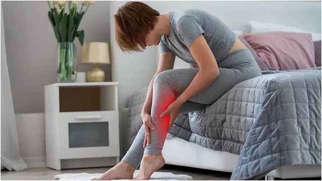Yoga Tips: पैरों में दर्द और सूजन को कम करने के लिए करें इन योगासनों का अभ्यास Yoga Tips: पैरों में दर्द और सूजन को कम करने के लिए करें इन योगासनों का अभ्यास