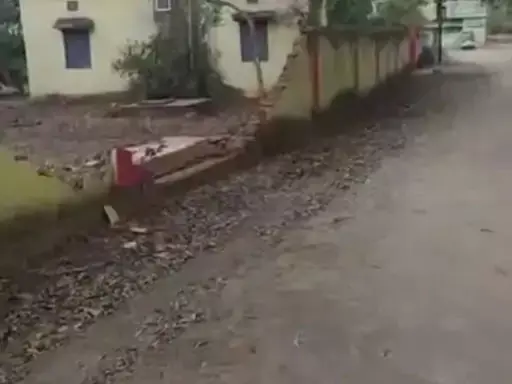 गर्ल्स हॉस्टल में गजराज ने मचाया उत्पात, बाउंड्री वॉल क्षतिग्रस्त गर्ल्स हॉस्टल में गजराज ने मचाया उत्पात, बाउंड्री वॉल क्षतिग्रस्त